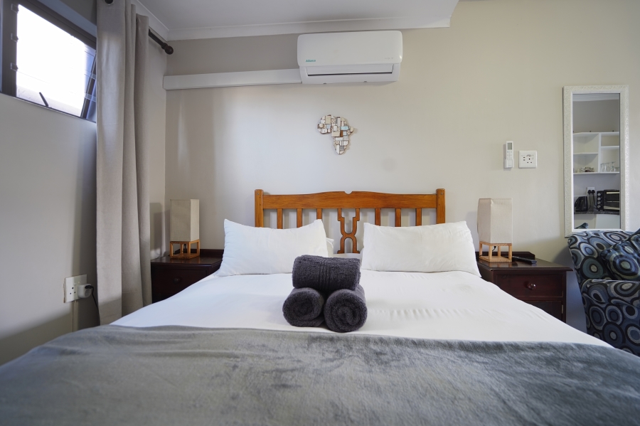 8 Bedroom Property for Sale in Atlantic Beach Golf Estate Western Cape